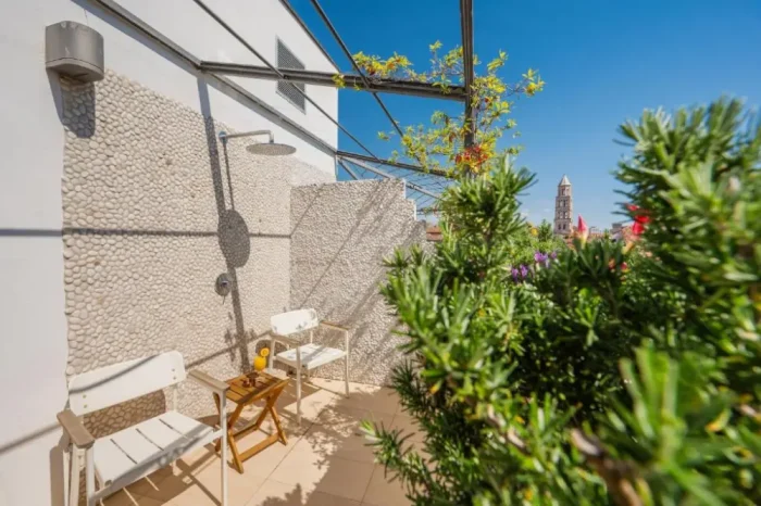 Marmont Heritage Hotel outdoor patio